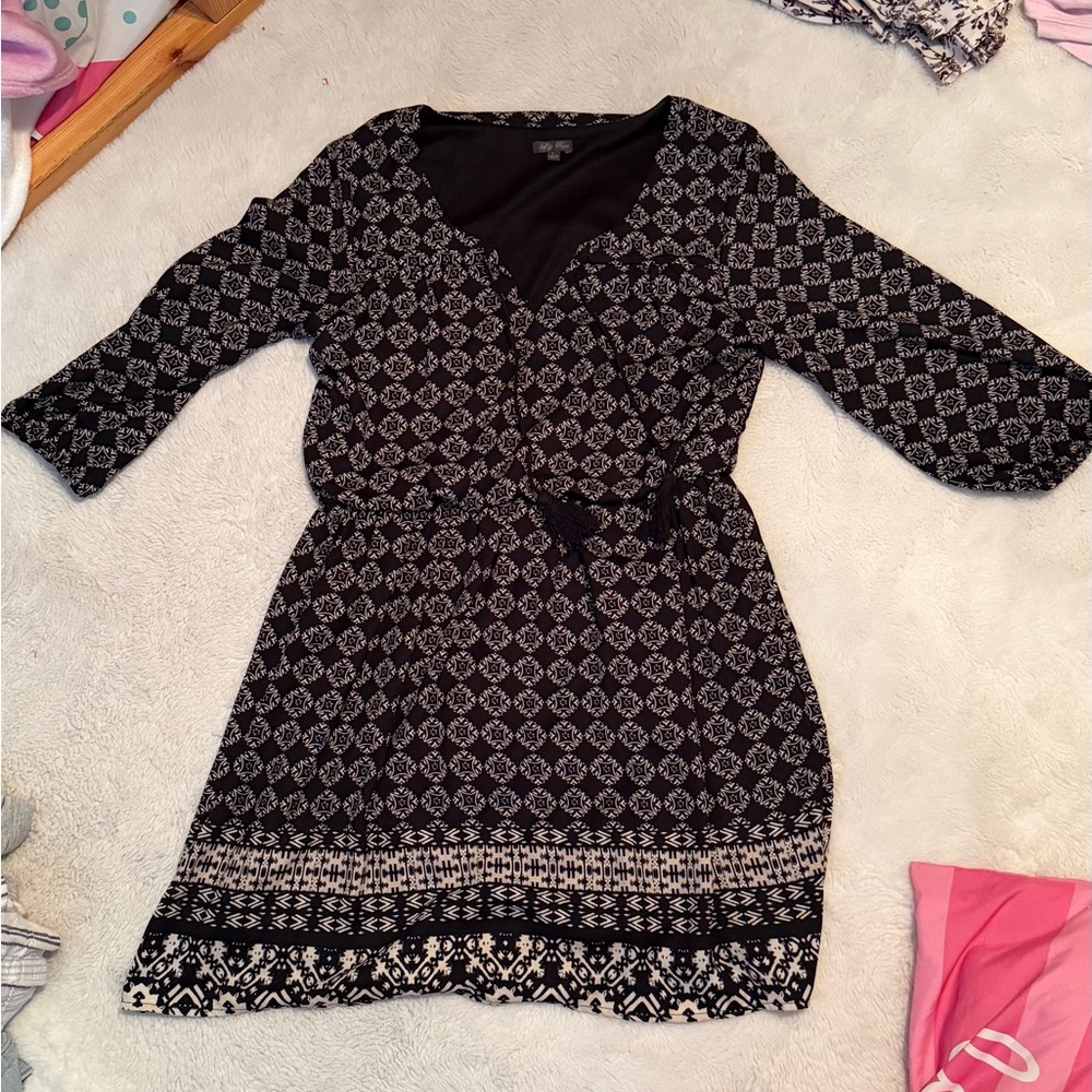Lily Rose Black and White Geometric Long Sleeve Dress